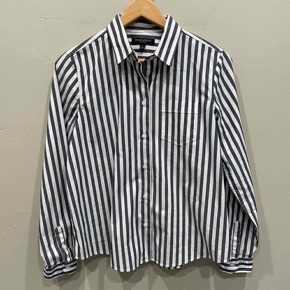 Banana Republic Women’s Quinn Boy Fit Bold Stripe Shirt - Size: Small